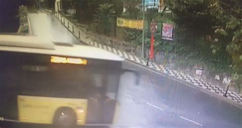 K­u­r­u­ç­e­ş­m­e­­d­e­ ­İ­E­T­T­ ­o­t­o­b­ü­s­ü­n­ü­n­ ­k­a­z­a­ ­a­n­ı­ ­k­a­m­e­r­a­d­a­ ­(­2­)­ ­-­ ­S­o­n­ ­D­a­k­i­k­a­ ­H­a­b­e­r­l­e­r­